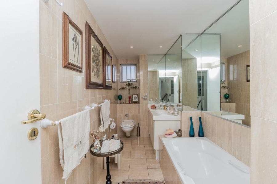 3 Bedroom Property for Sale in Sea Point Western Cape